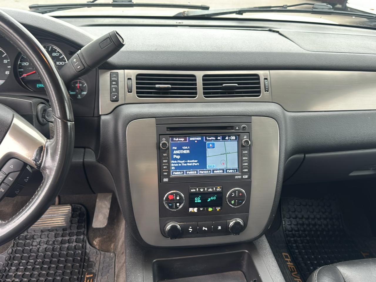 Chevrolet Avalanche 4WD Crew Cab LT 2010
