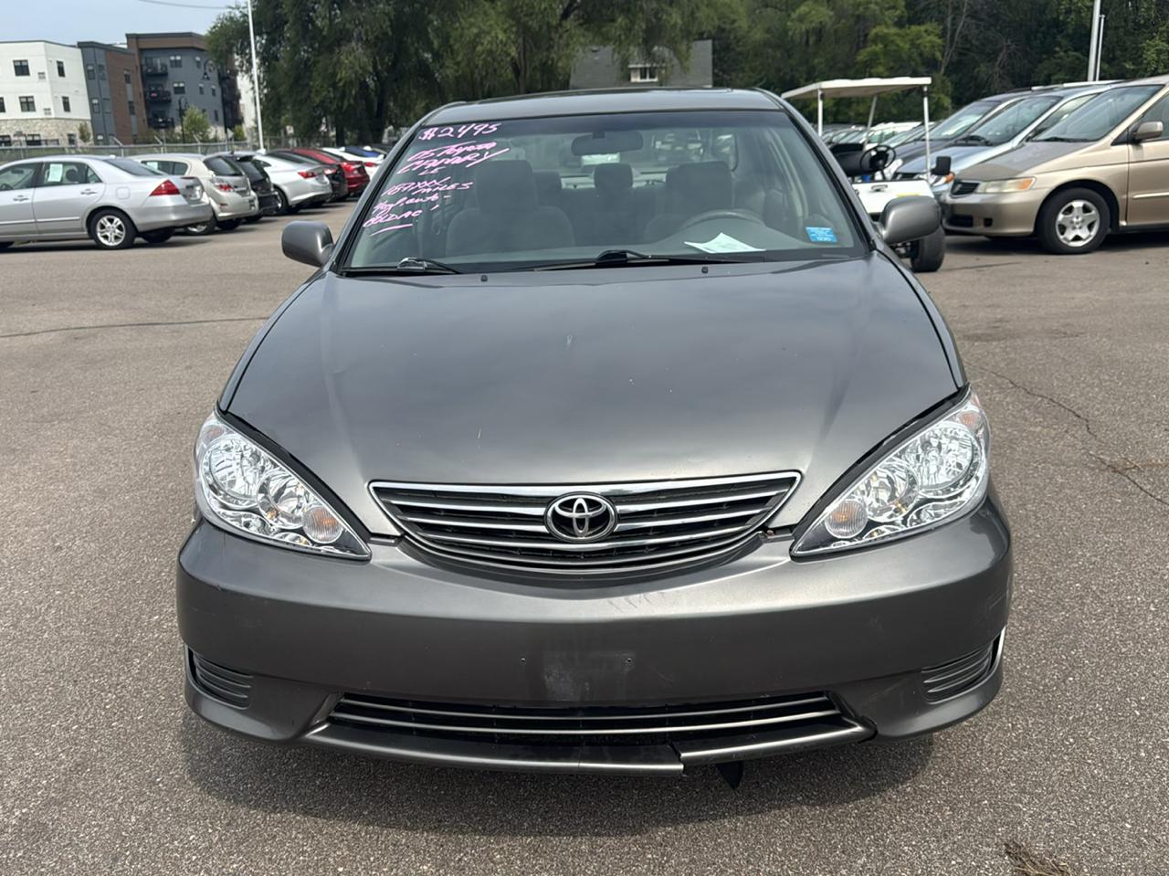 Toyota Camry 4dr Sdn XLE Auto (Natl) 2005