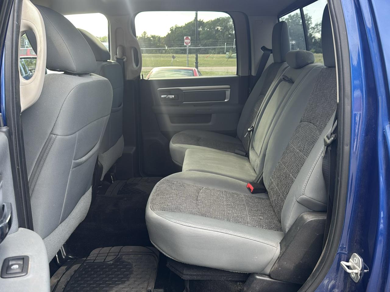 RAM 1500 4WD Crew Cab 140.5" Big Horn 2016