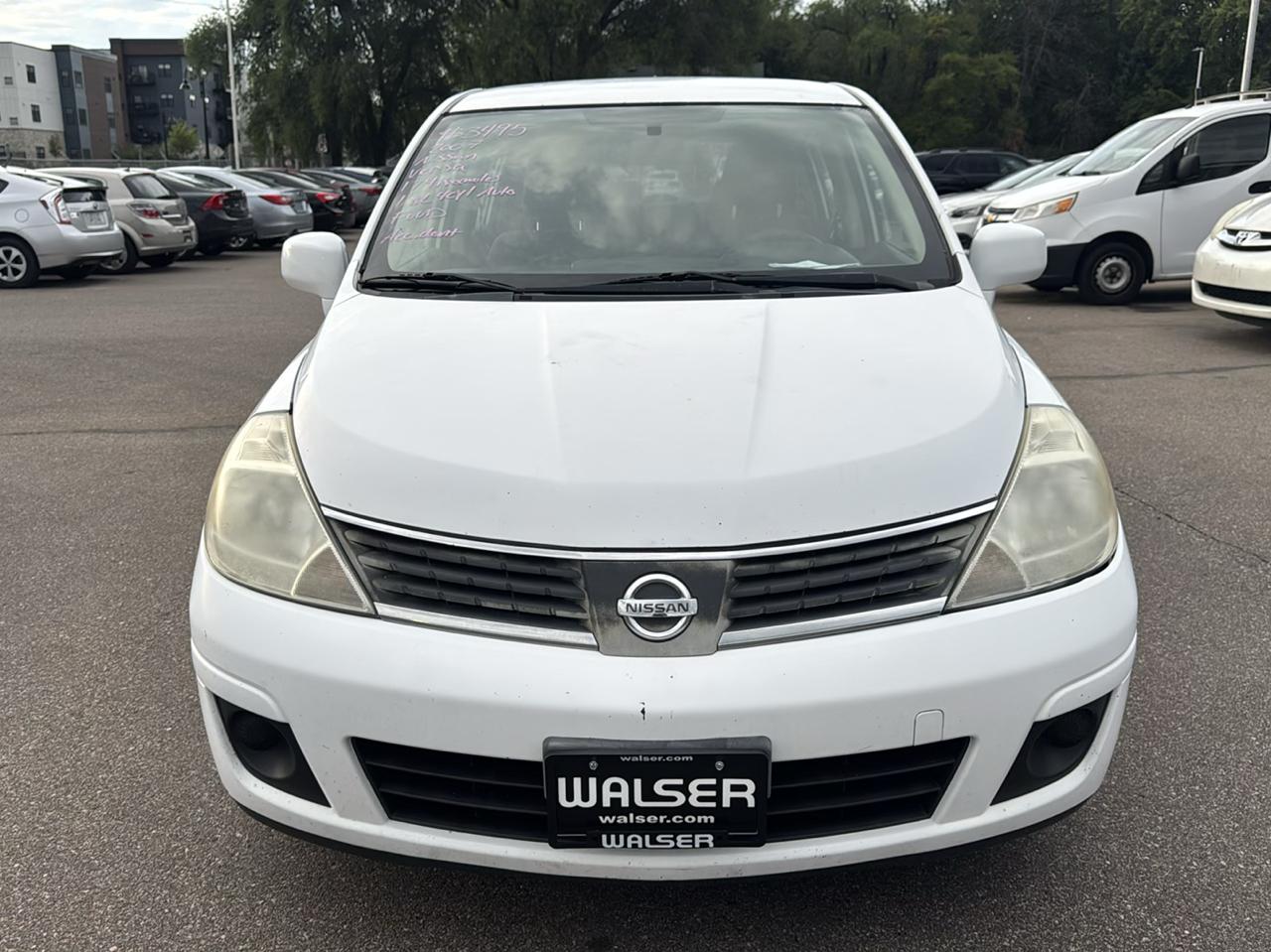 Nissan Versa 5dr HB I4 CVT 1.8 SL 2007