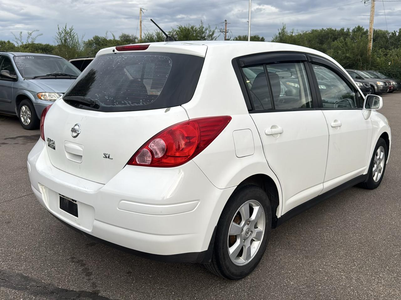 Nissan Versa 5dr HB I4 CVT 1.8 SL 2007