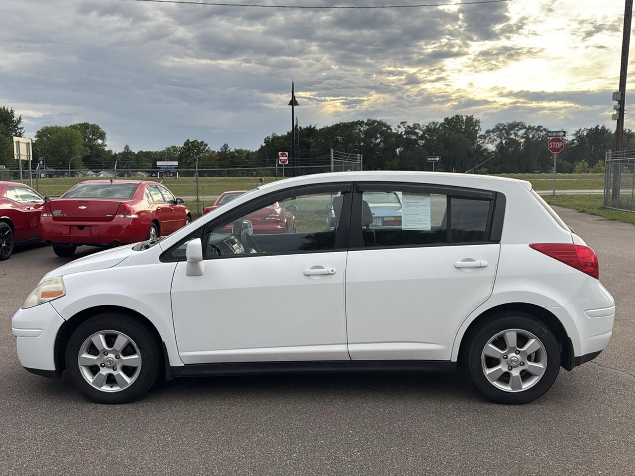 Nissan Versa 5dr HB I4 CVT 1.8 SL 2007