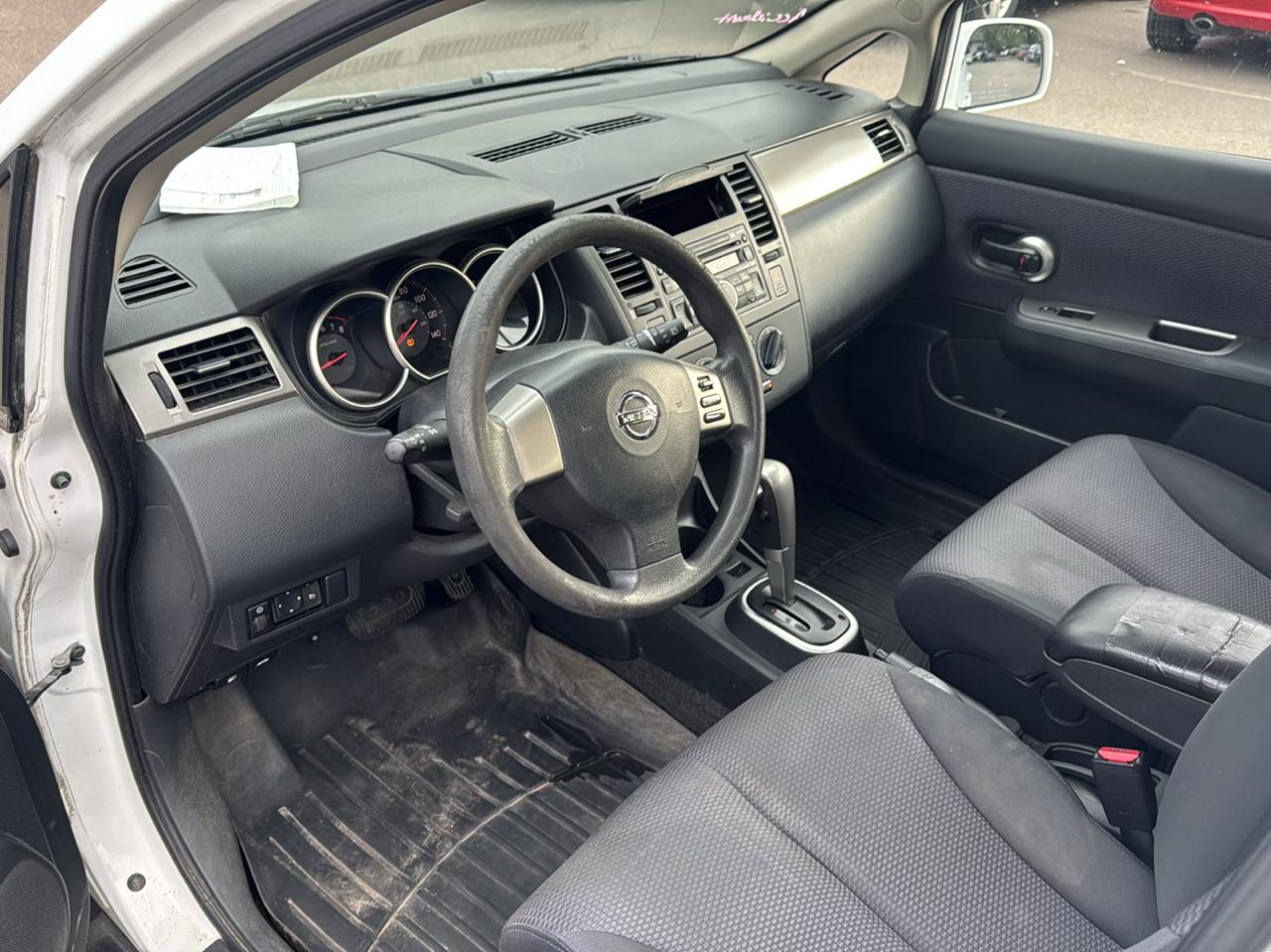Nissan Versa 5dr HB I4 CVT 1.8 SL 2007