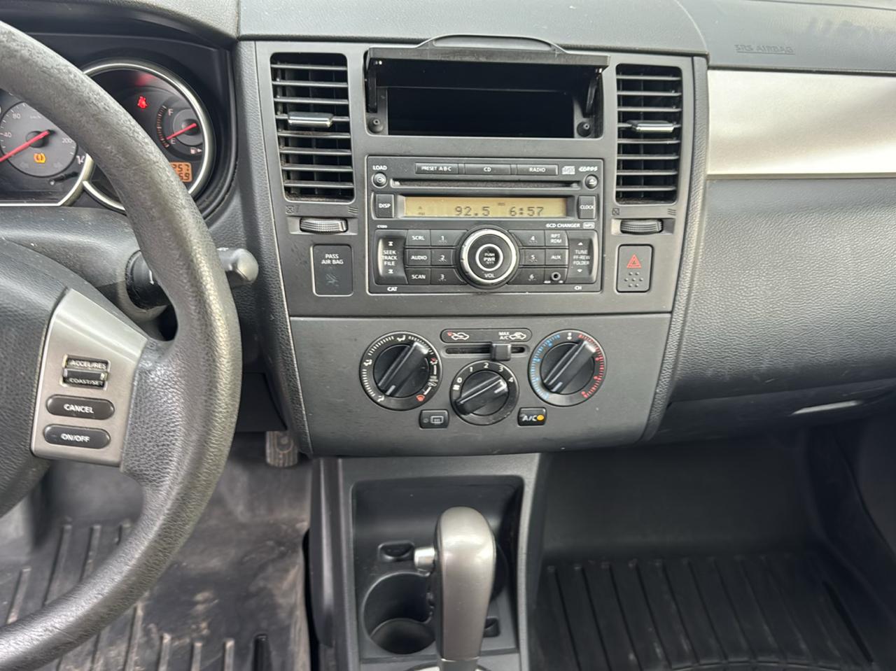 Nissan Versa 5dr HB I4 CVT 1.8 SL 2007
