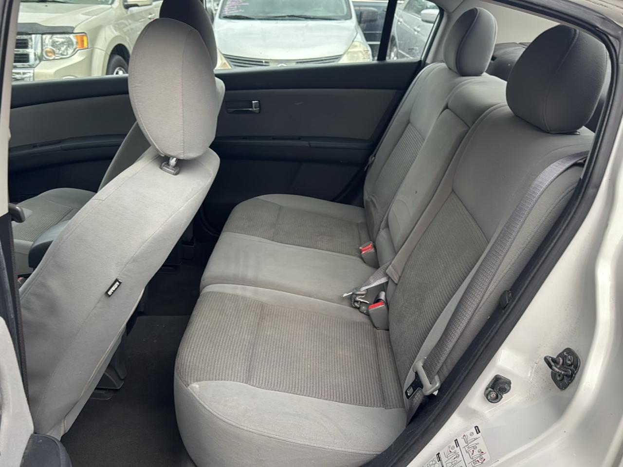 Nissan Sentra 4dr Sdn I4 CVT 2.0 S 2011