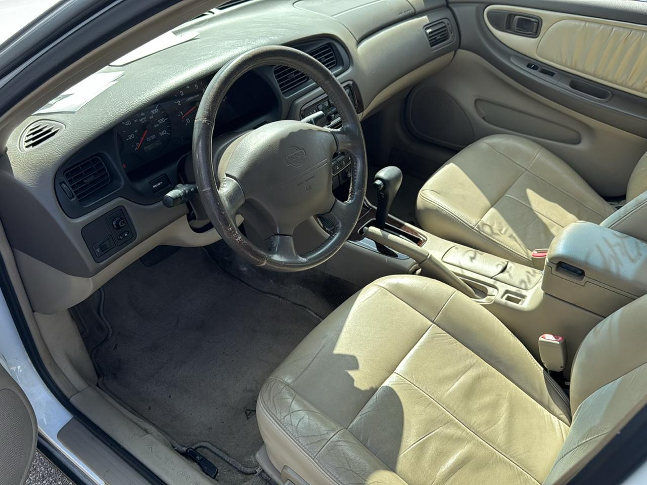 Nissan Altima 4dr Sdn GLE Auto 2000
