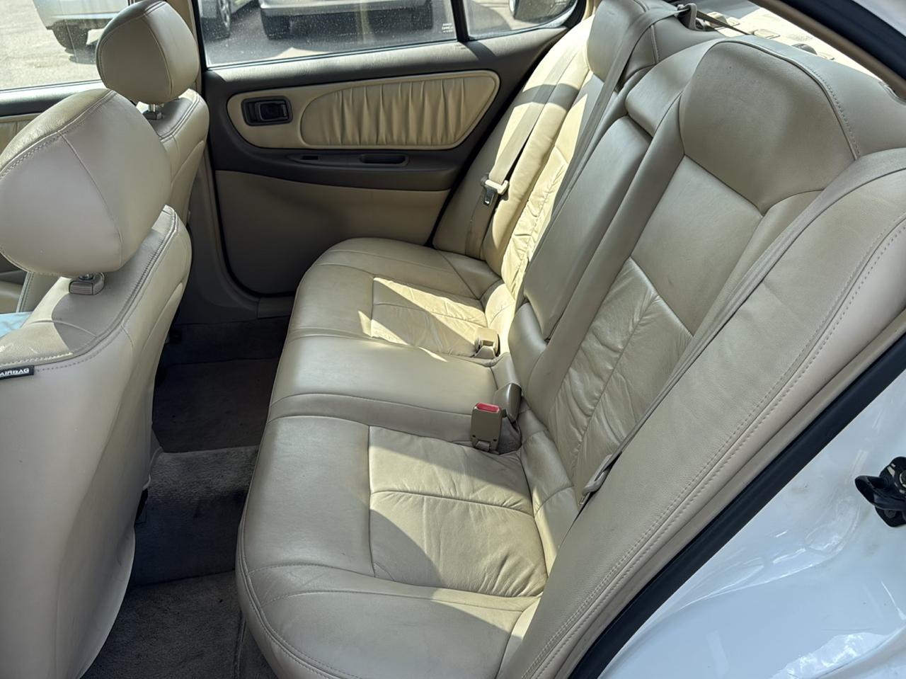 Nissan Altima 4dr Sdn GLE Auto 2000