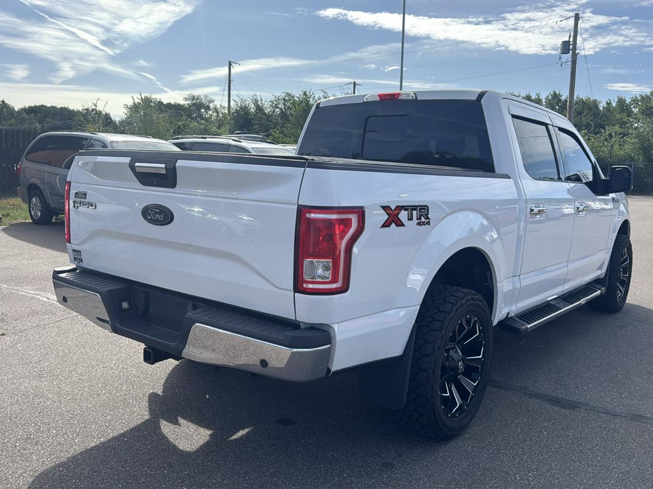 Ford F-150 4WD SuperCrew 145" XLT 2017