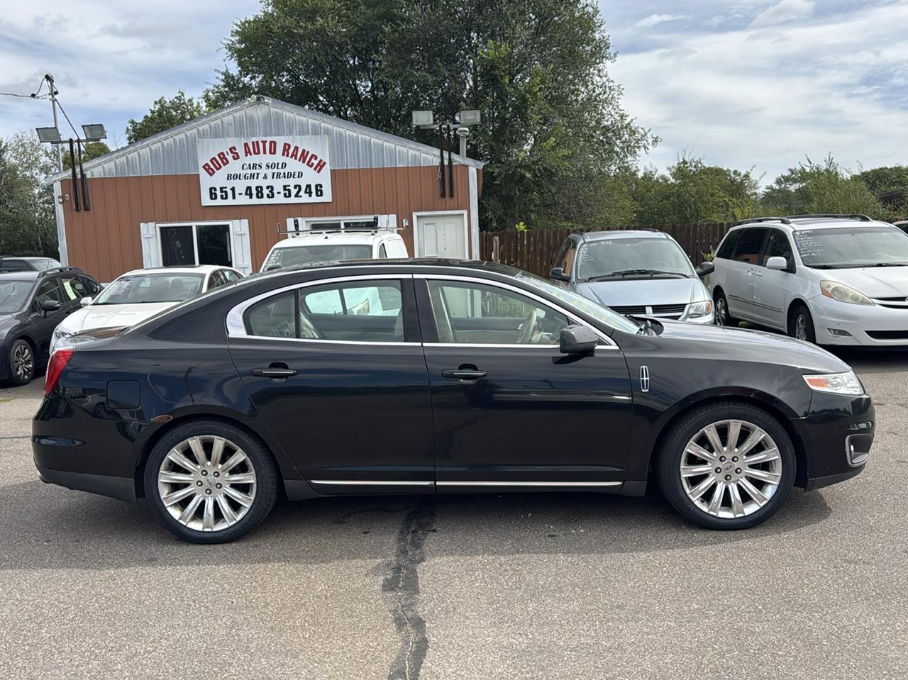 Lincoln MKS 4dr Sdn 3.7L AWD 2011