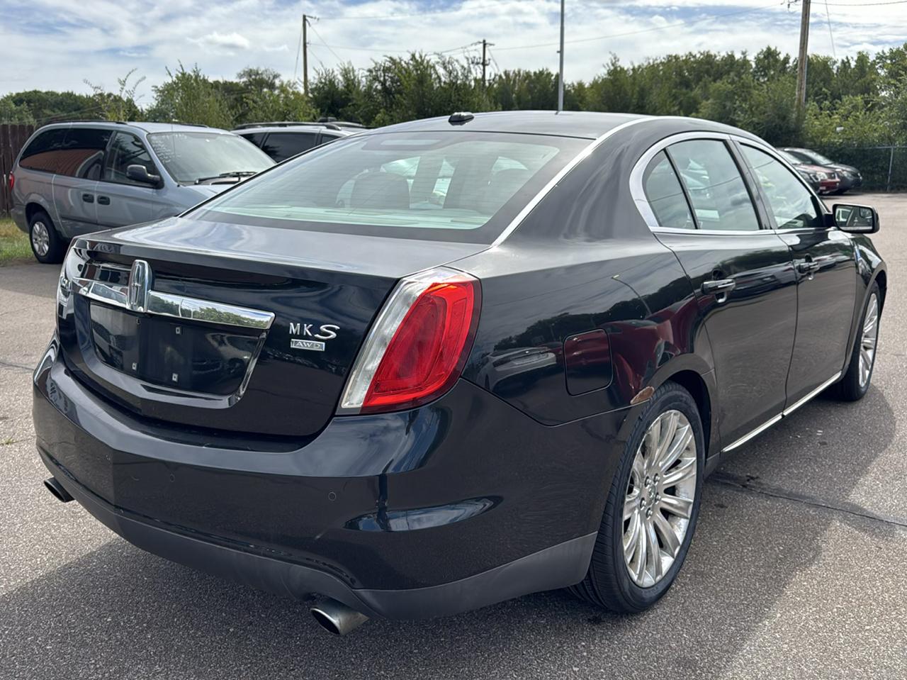 Lincoln MKS 4dr Sdn 3.7L AWD 2011