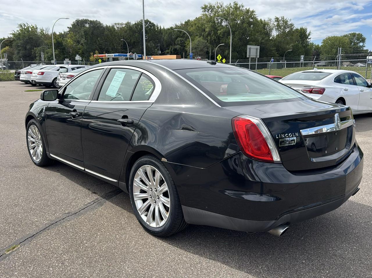Lincoln MKS 4dr Sdn 3.7L AWD 2011