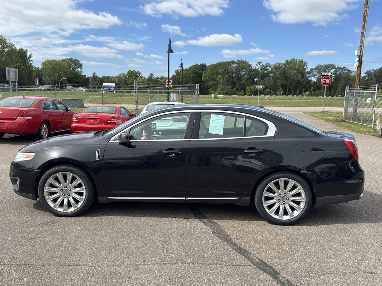 Lincoln MKS 4dr Sdn 3.7L AWD 2011