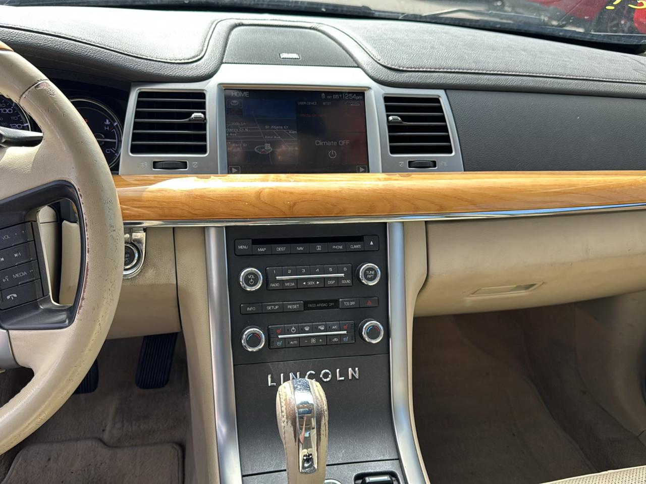 Lincoln MKS 4dr Sdn 3.7L AWD 2011