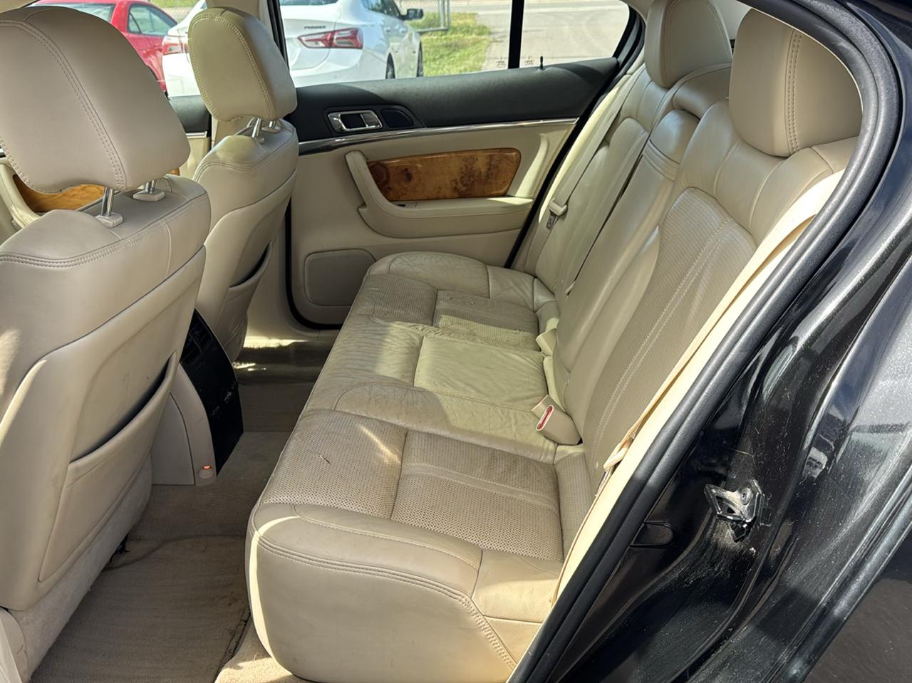 Lincoln MKS 4dr Sdn 3.7L AWD 2011