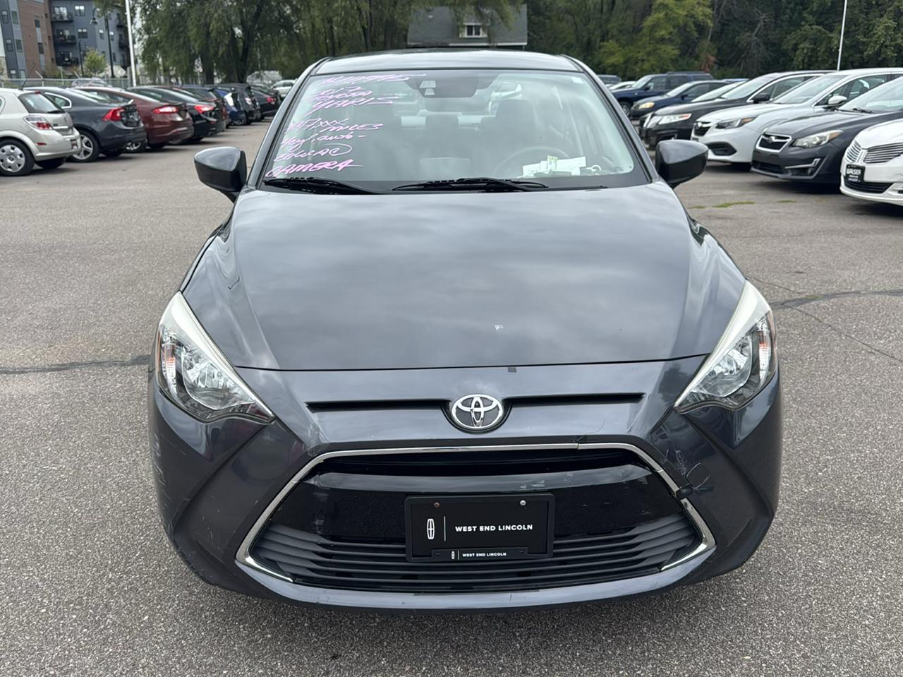 Toyota Yaris iA Manual (Natl) 2017