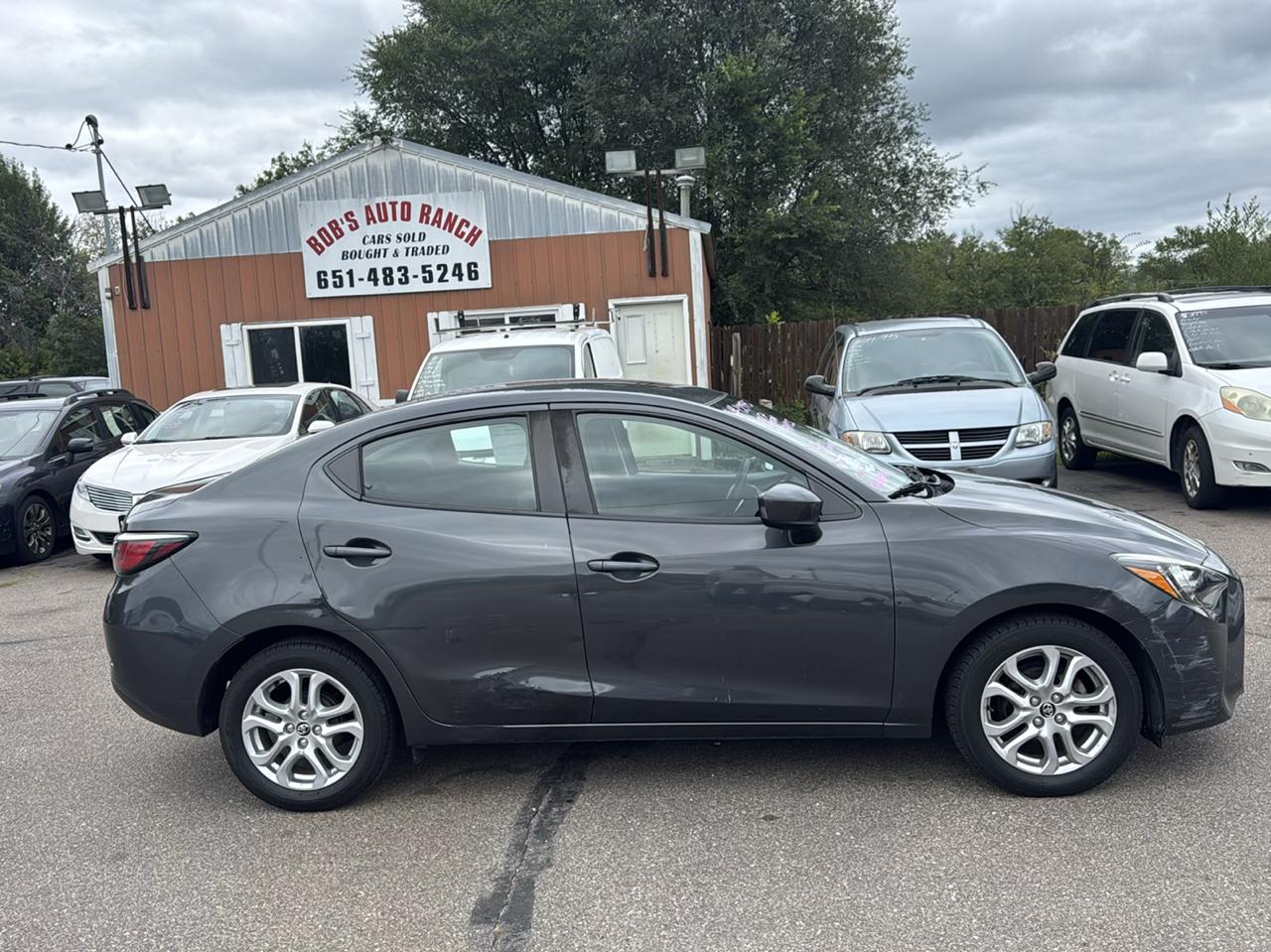 Toyota Yaris iA Manual (Natl) 2017