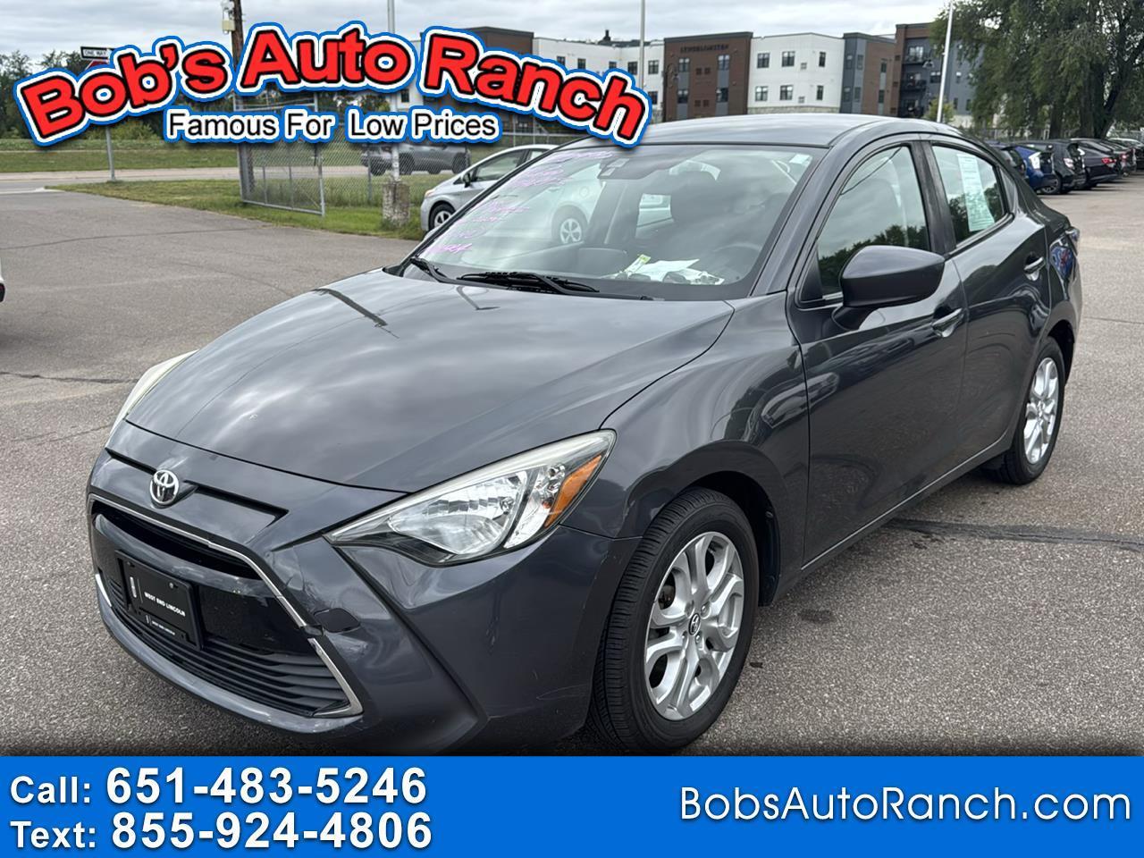 Toyota Yaris iA Manual (Natl) 2017
