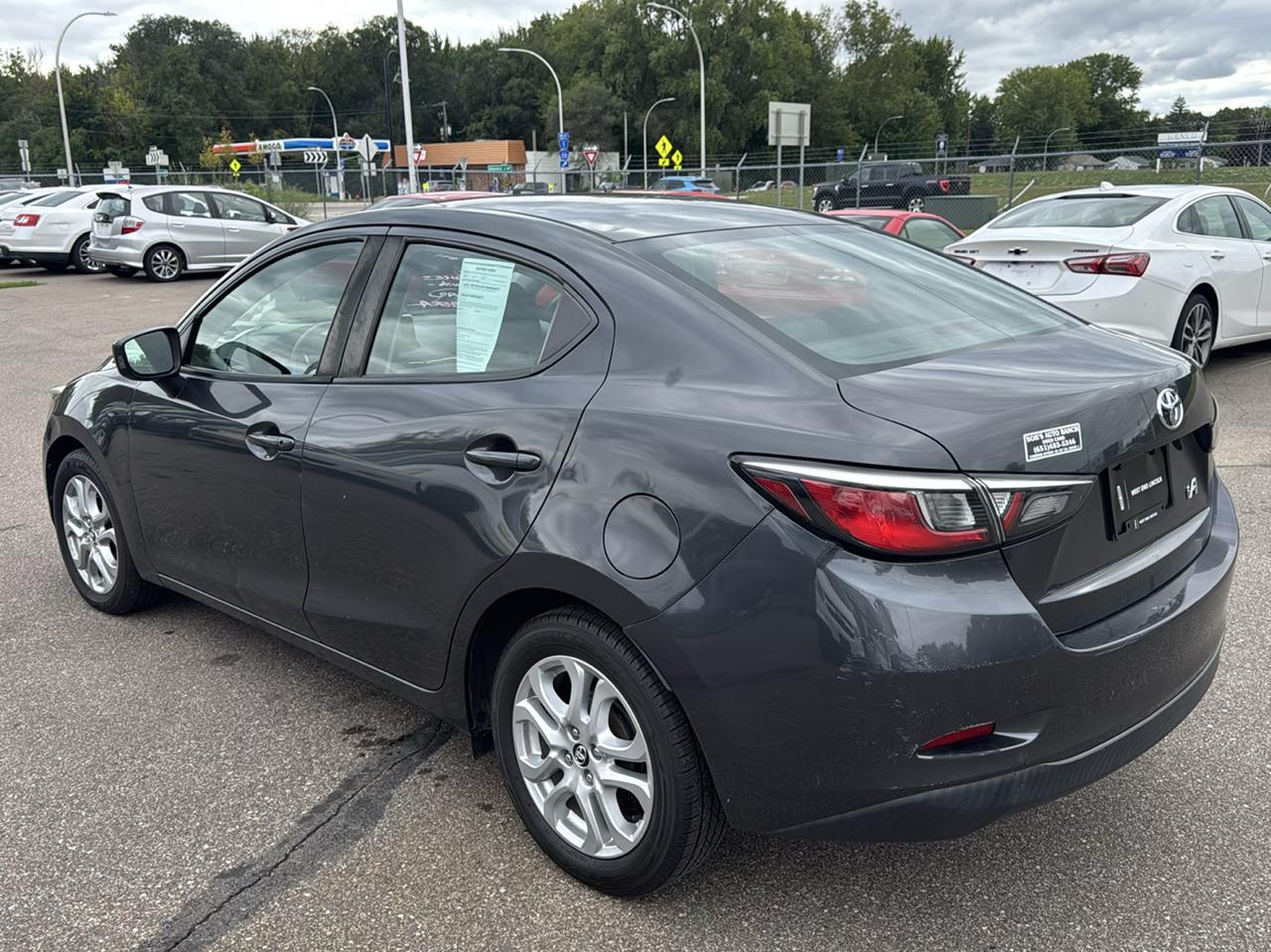 Toyota Yaris iA Manual (Natl) 2017