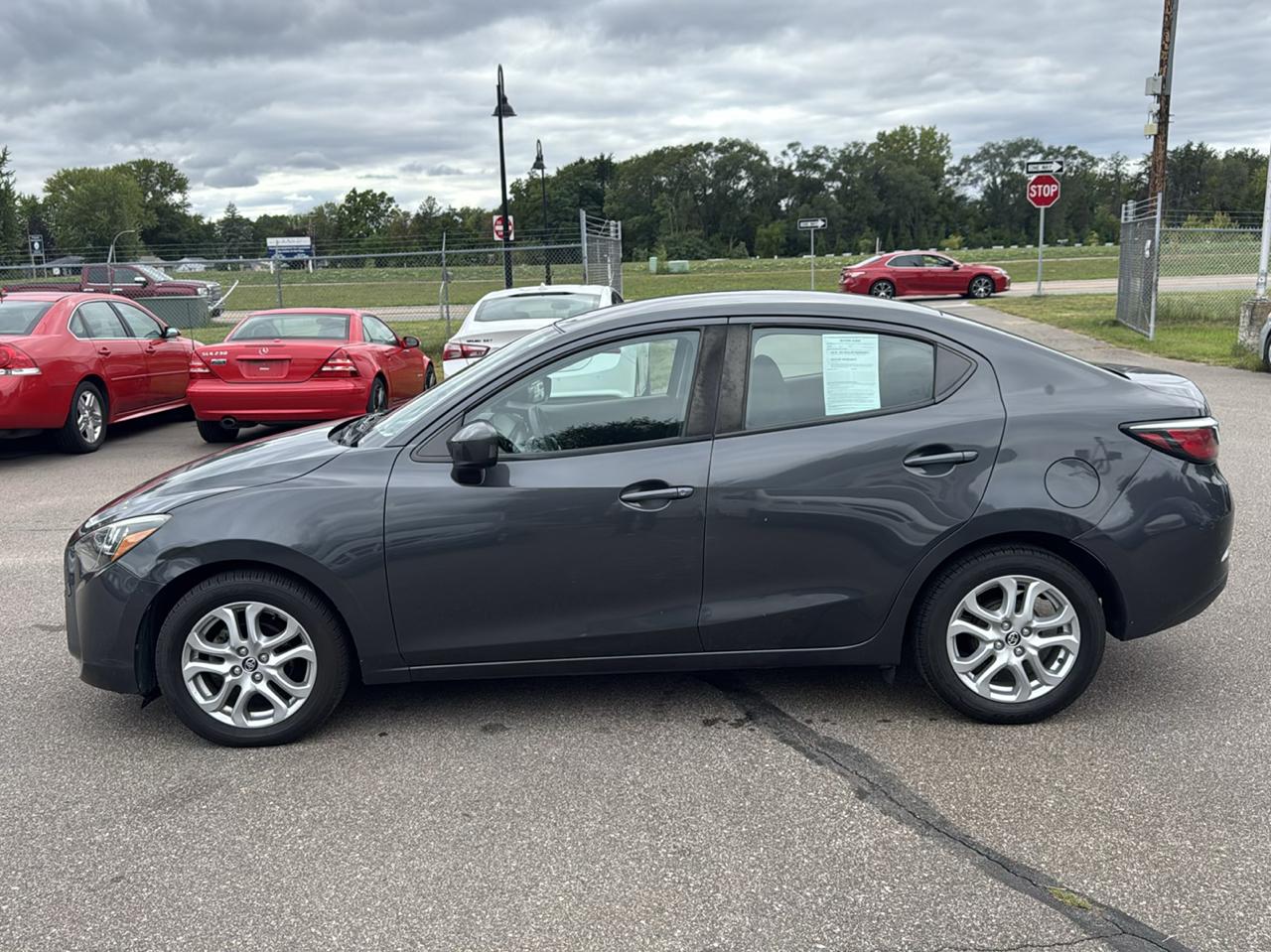 Toyota Yaris iA Manual (Natl) 2017
