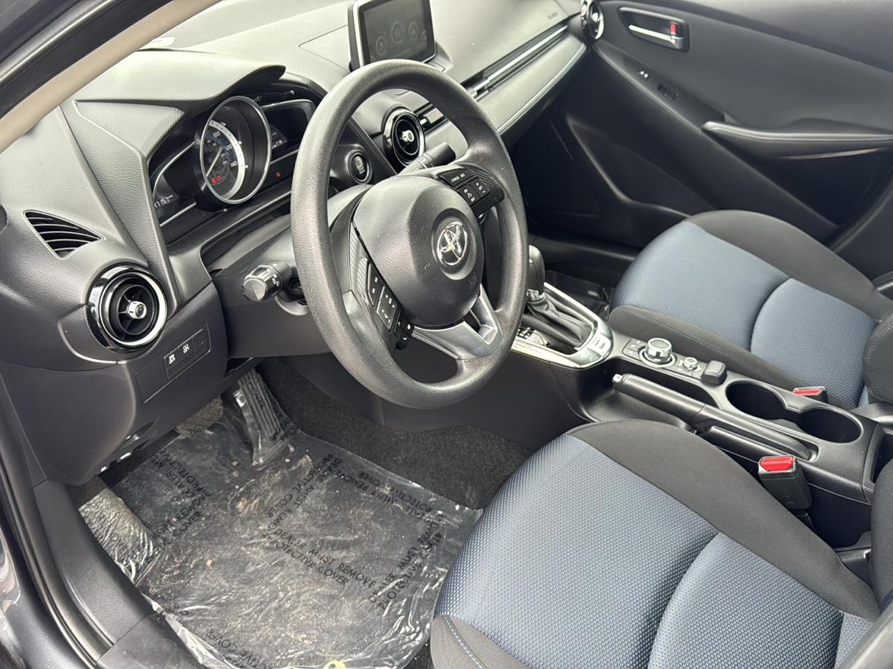 Toyota Yaris iA Manual (Natl) 2017