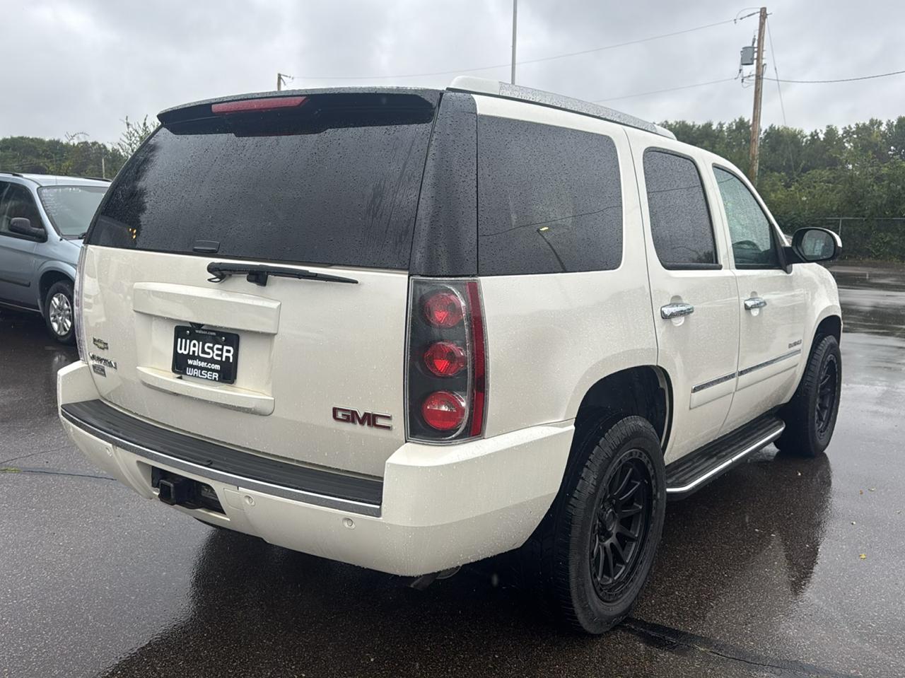 GMC Yukon AWD 4dr 1500 Denali 2013