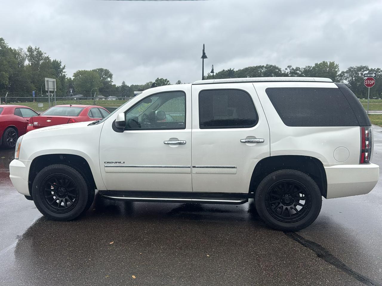 GMC Yukon AWD 4dr 1500 Denali 2013