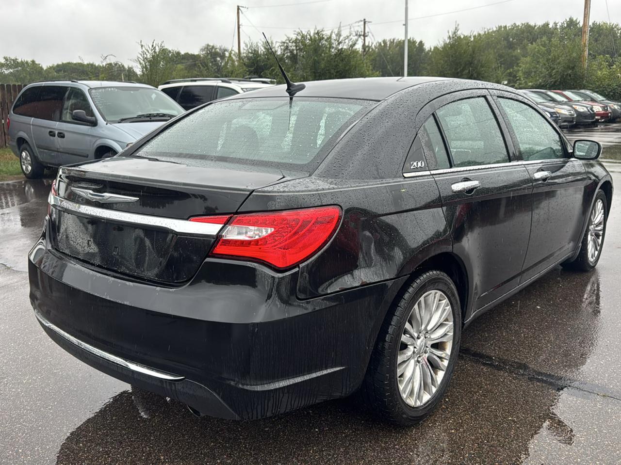 Chrysler 200 4dr Sdn Limited 2011