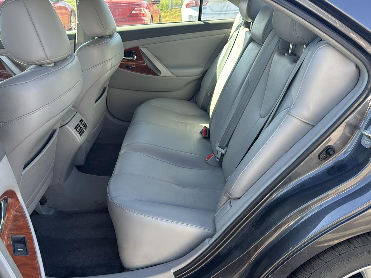 Toyota Camry 4dr Sdn I4 Auto XLE (Natl) 2011