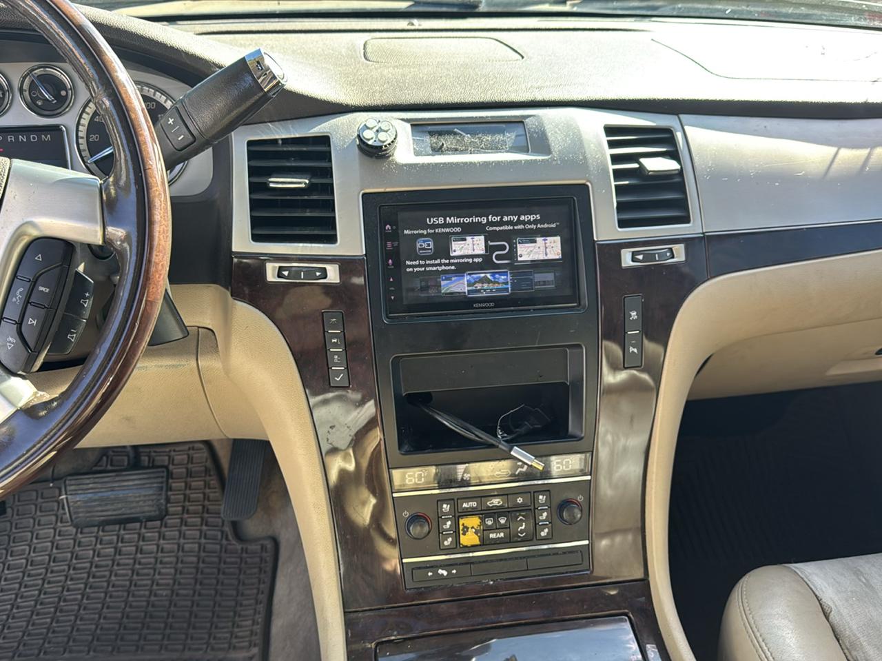 Cadillac Escalade AWD 4dr Luxury 2010