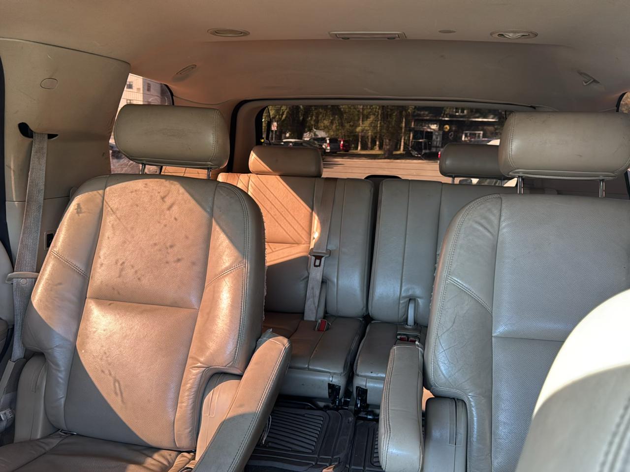 Cadillac Escalade AWD 4dr Luxury 2010