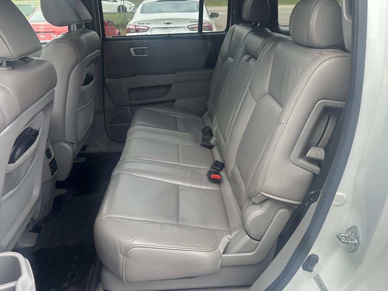 Honda Pilot 4WD 4dr Touring w/RES & Navi 2011