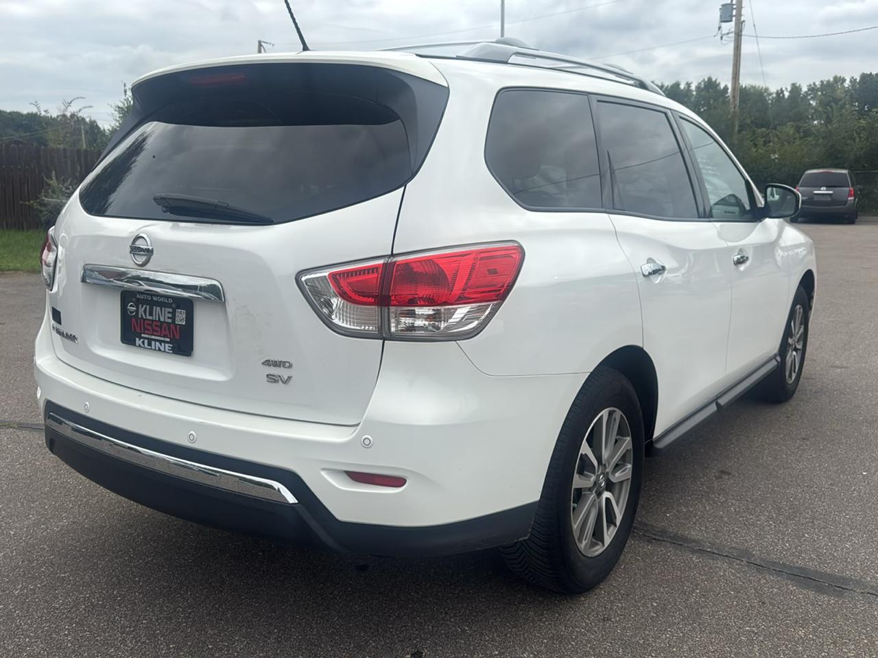 Nissan Pathfinder 4WD 4dr SV 2013