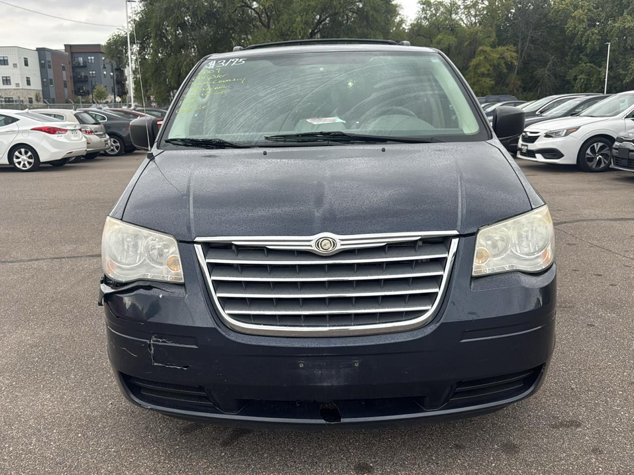 Chrysler Town & Country 4dr Wgn LX 2009