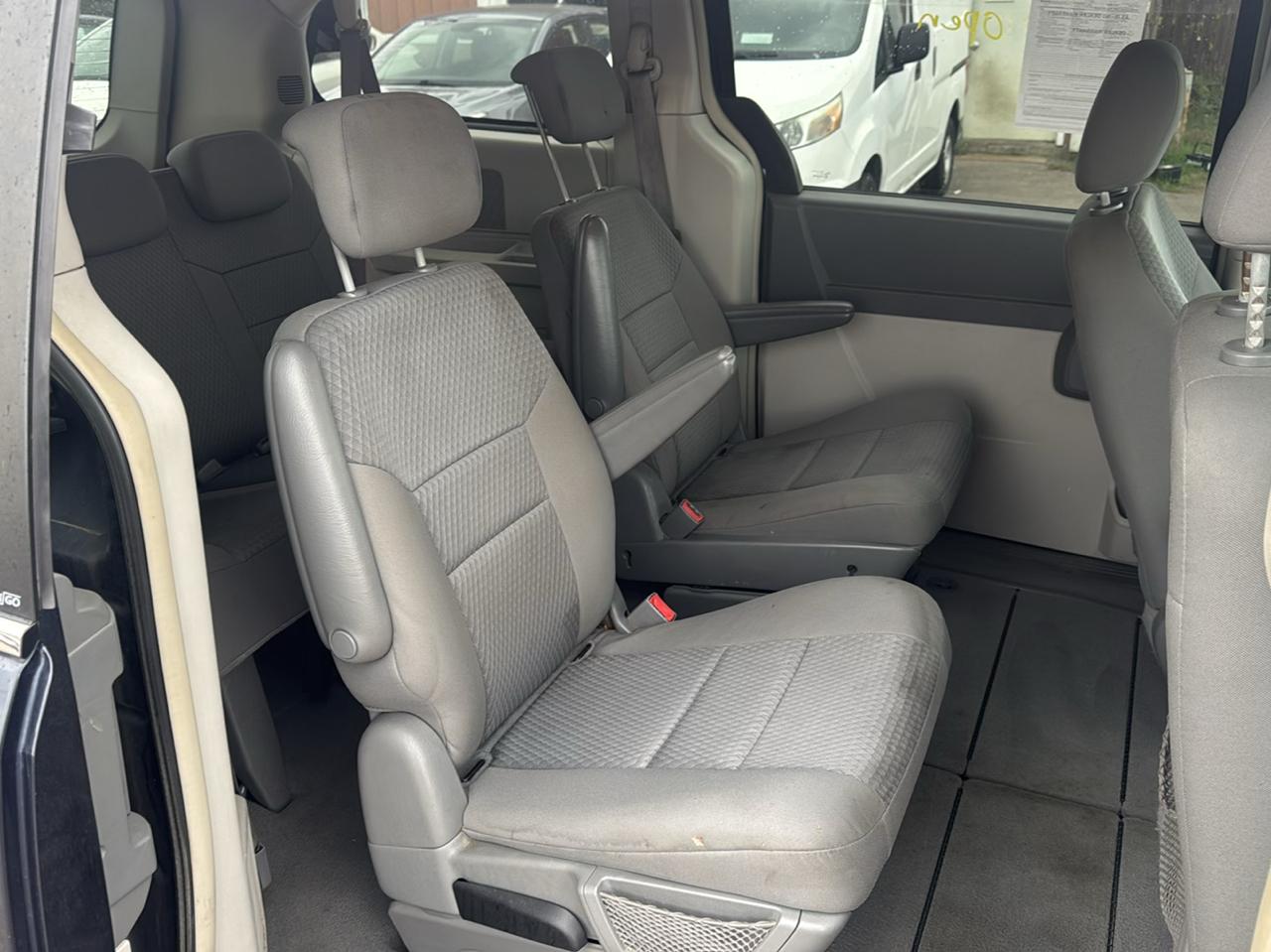 Chrysler Town & Country 4dr Wgn LX 2009