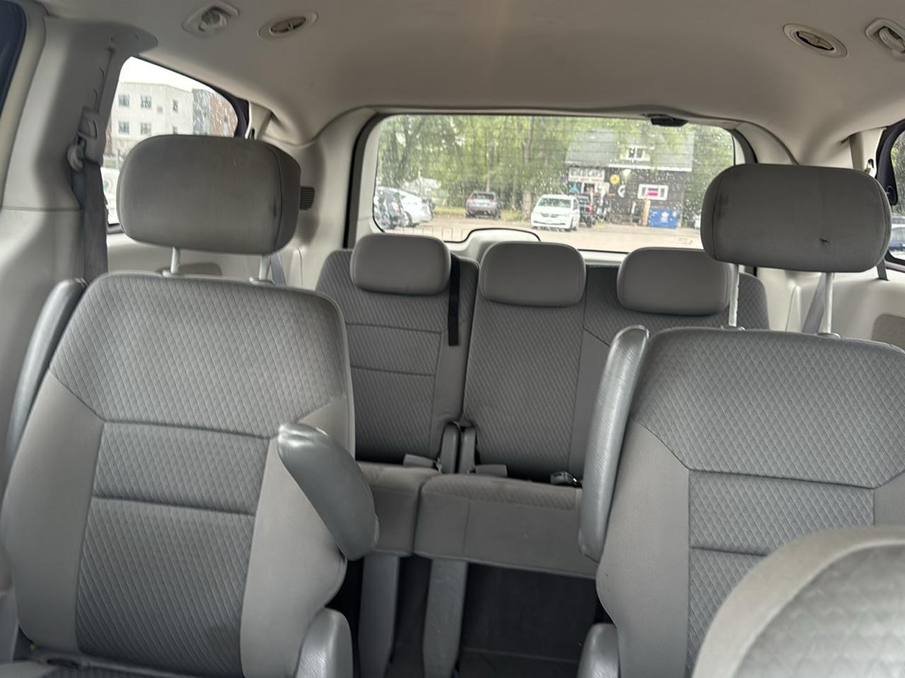 Chrysler Town & Country 4dr Wgn LX 2009