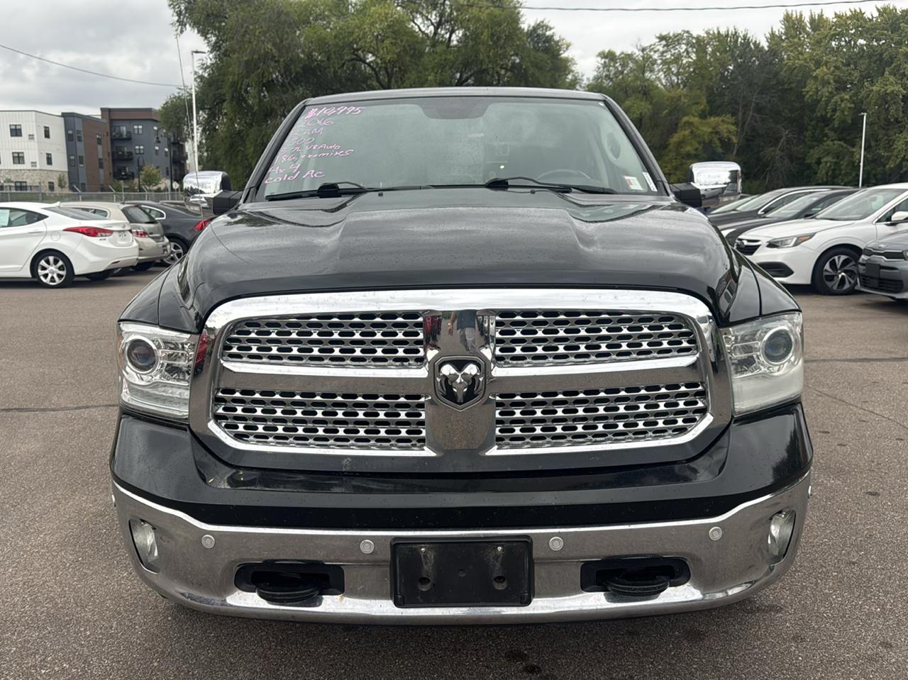 RAM 1500 4WD Crew Cab 140.5" Laramie 2016