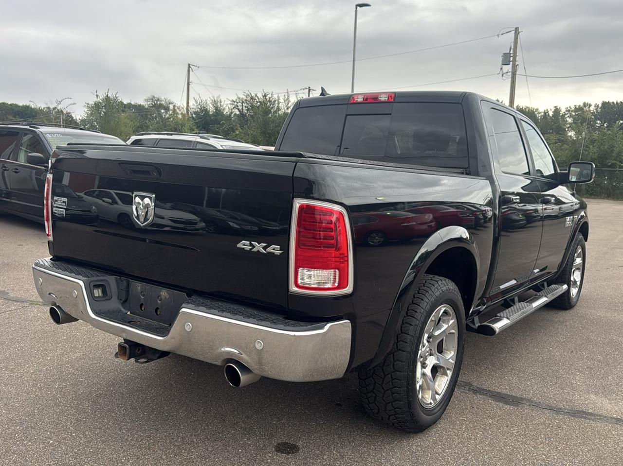 RAM 1500 4WD Crew Cab 140.5" Laramie 2016