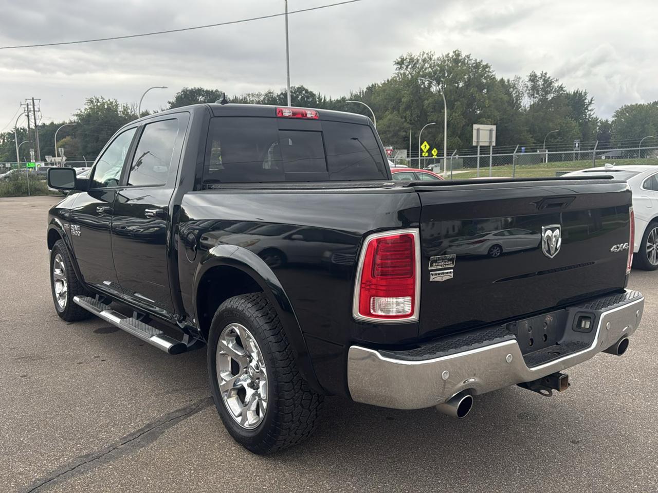 RAM 1500 4WD Crew Cab 140.5" Laramie 2016
