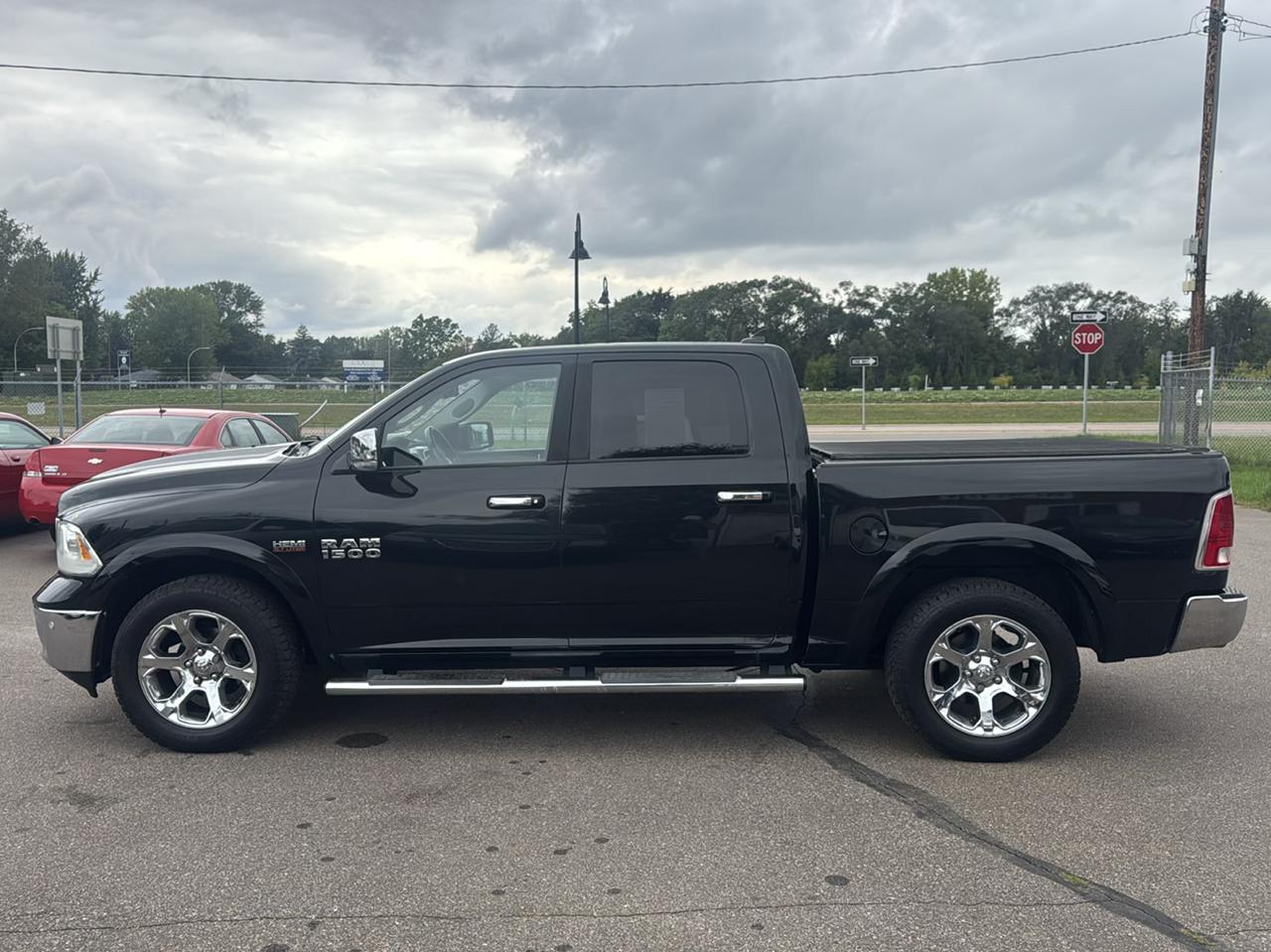 RAM 1500 4WD Crew Cab 140.5" Laramie 2016