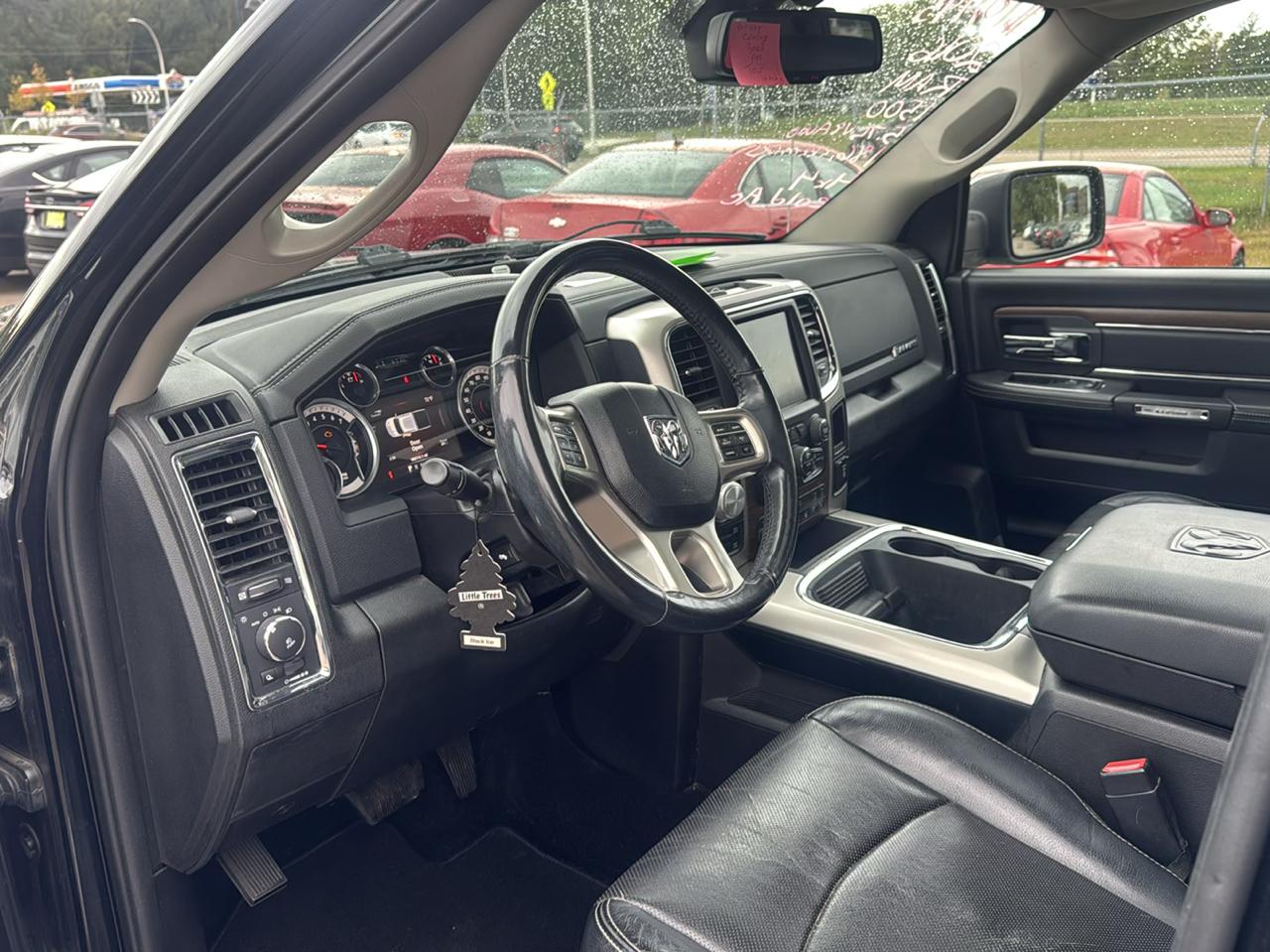 RAM 1500 4WD Crew Cab 140.5" Laramie 2016