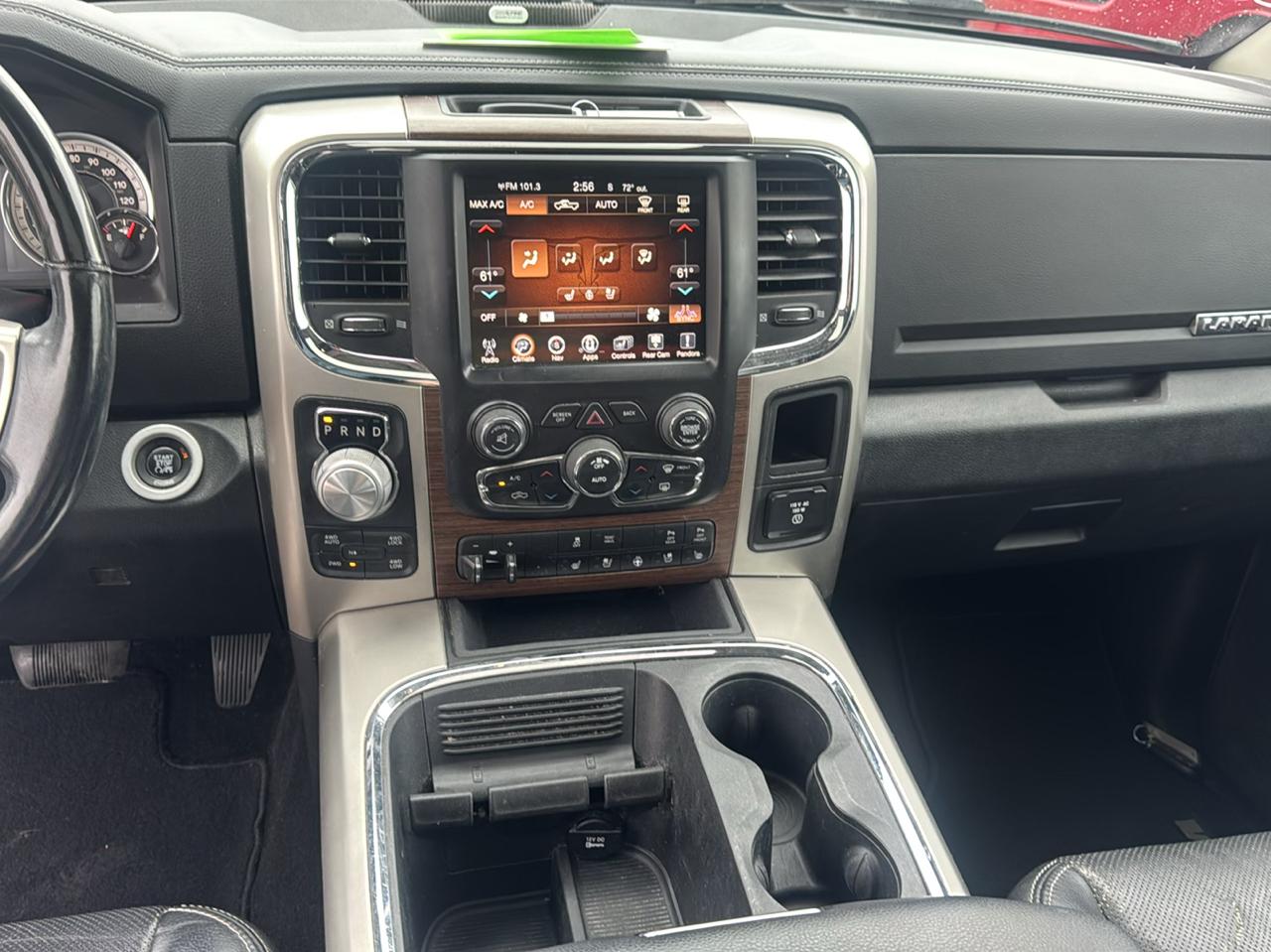 RAM 1500 4WD Crew Cab 140.5" Laramie 2016