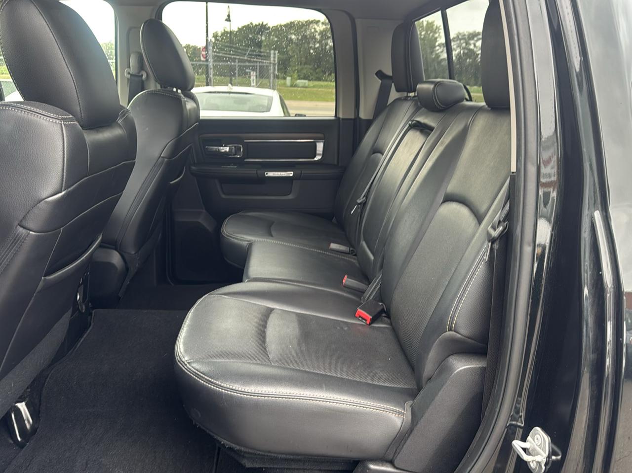 RAM 1500 4WD Crew Cab 140.5" Laramie 2016
