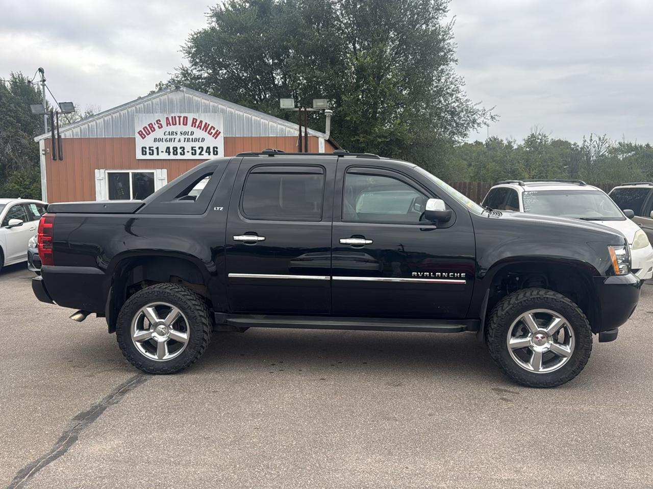 Chevrolet Avalanche 4WD Crew Cab LTZ 2012