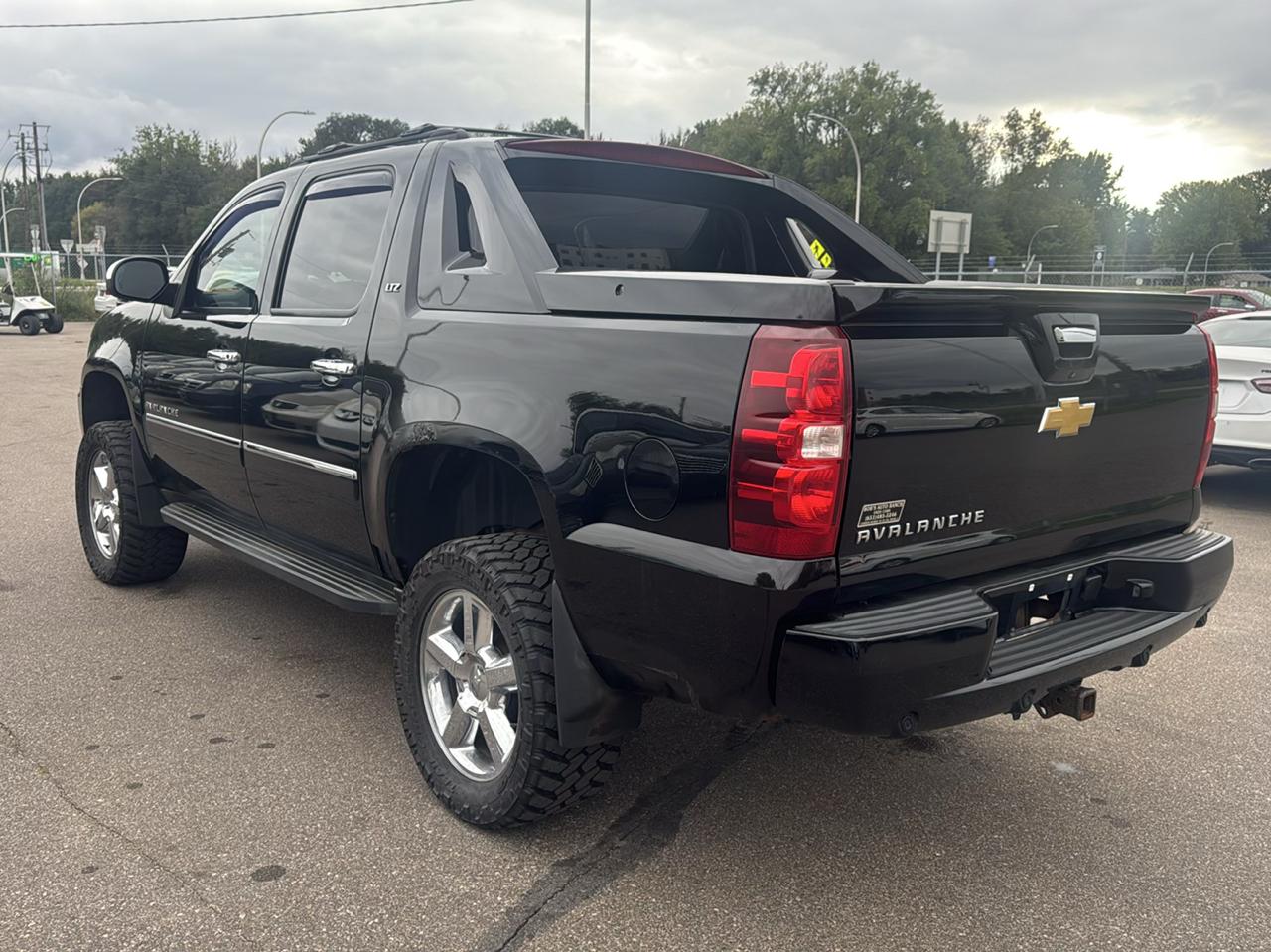 Chevrolet Avalanche 4WD Crew Cab LTZ 2012