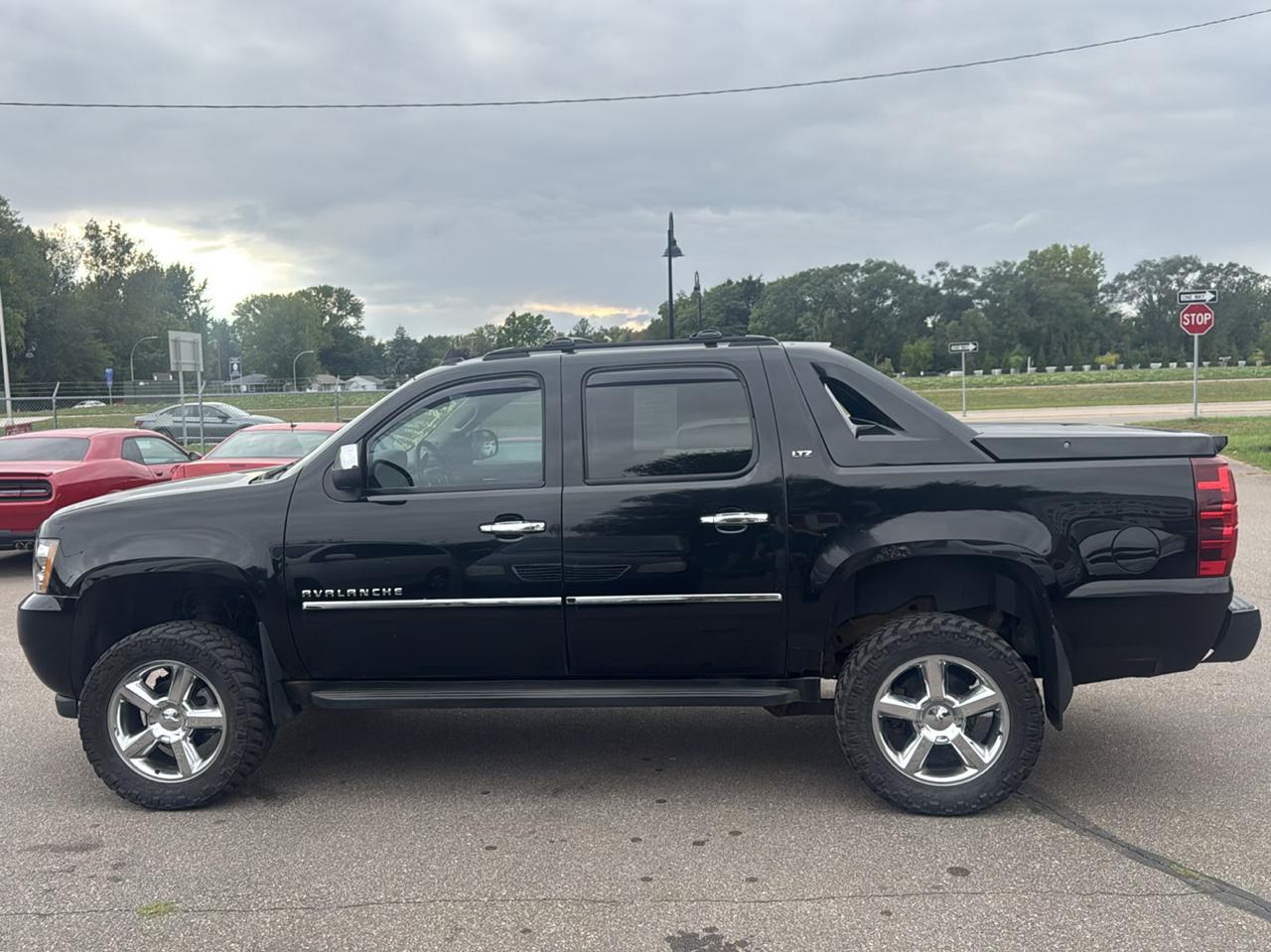 Chevrolet Avalanche 4WD Crew Cab LTZ 2012
