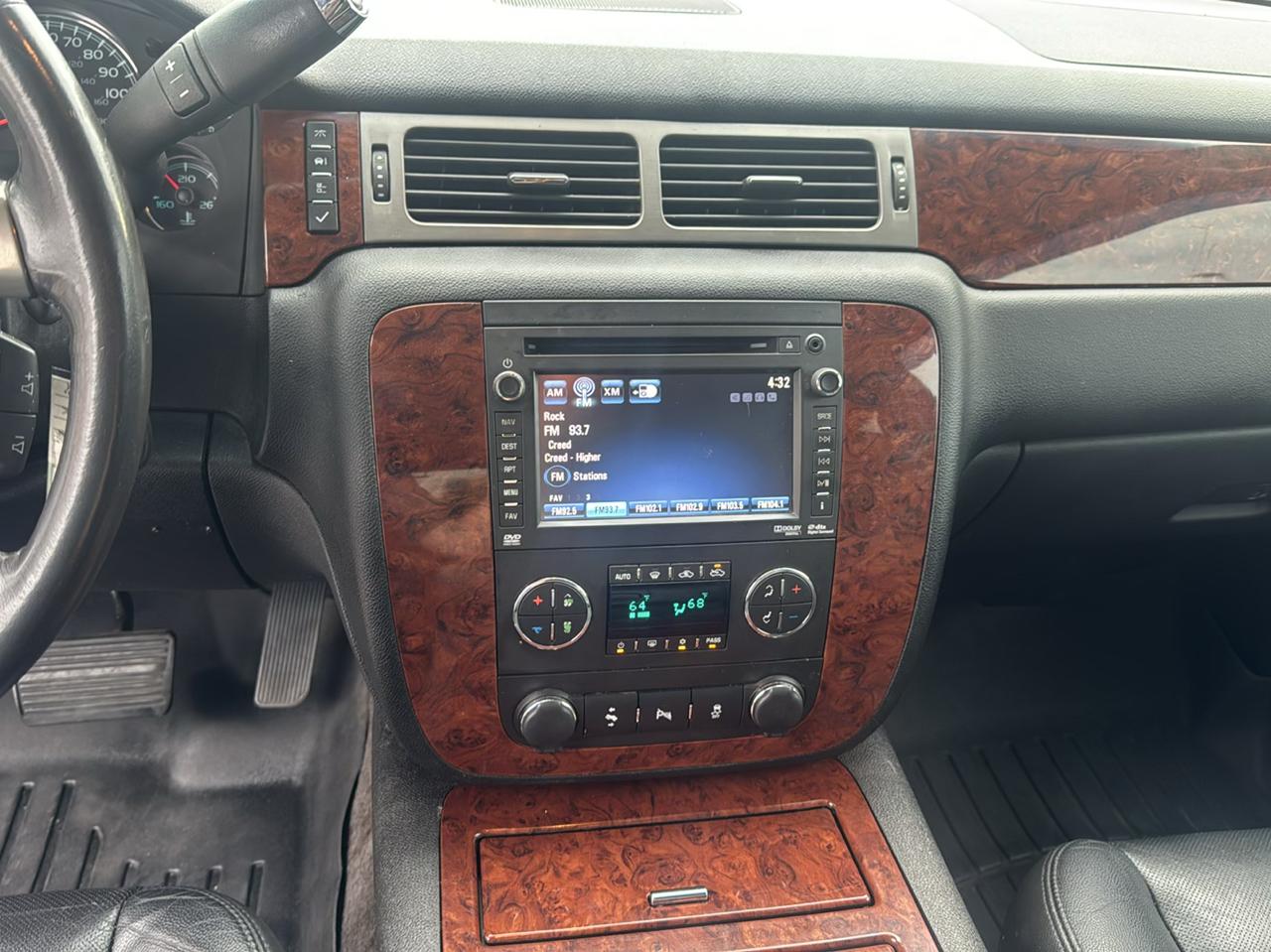 Chevrolet Avalanche 4WD Crew Cab LTZ 2012