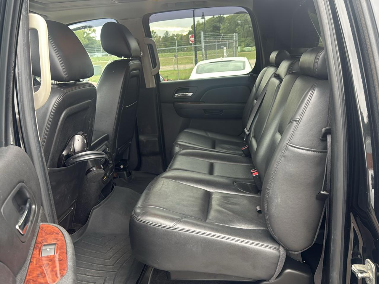 Chevrolet Avalanche 4WD Crew Cab LTZ 2012