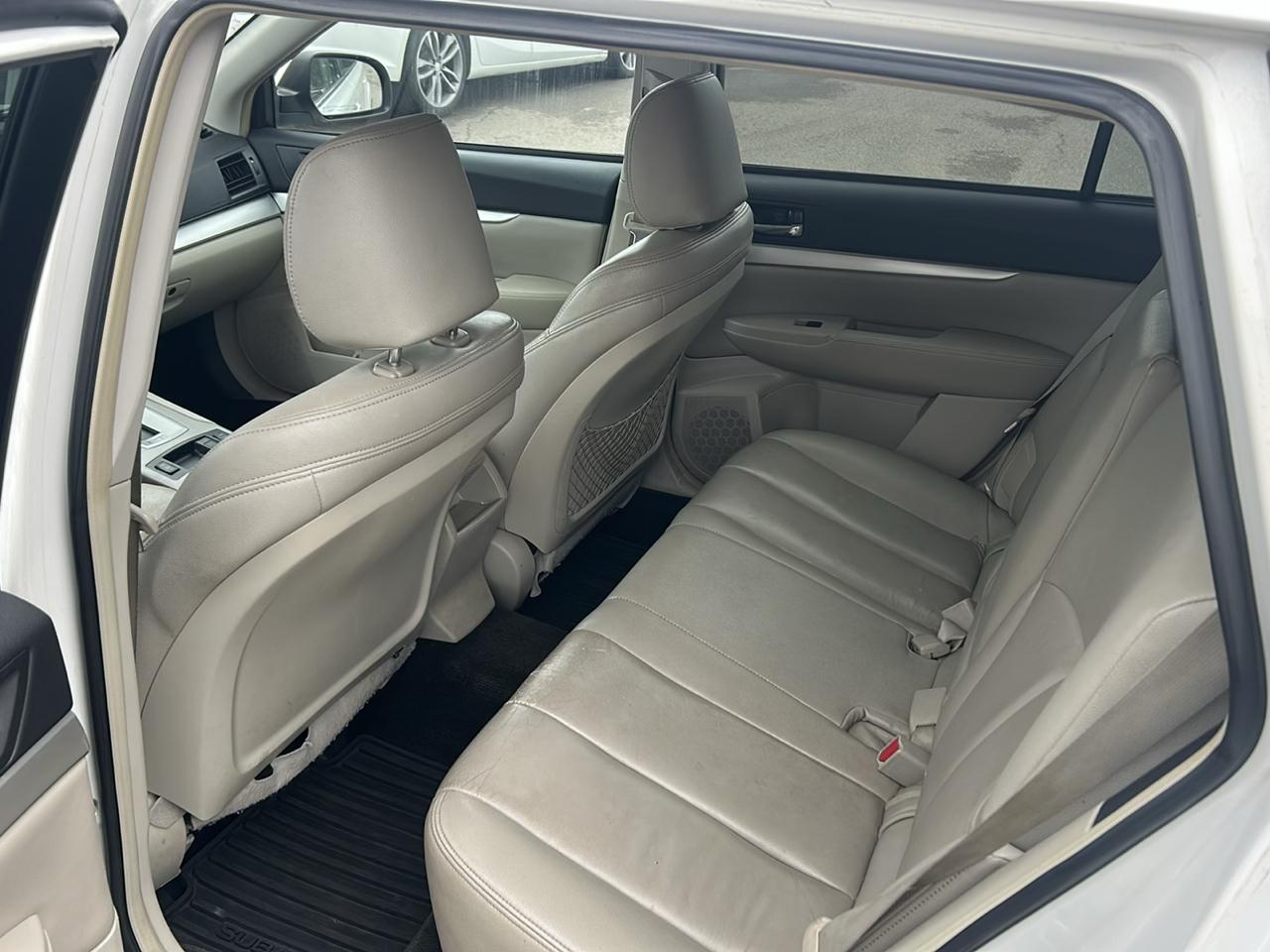 Subaru Outback 4dr Wgn H4 Auto 2.5i Premium 2012