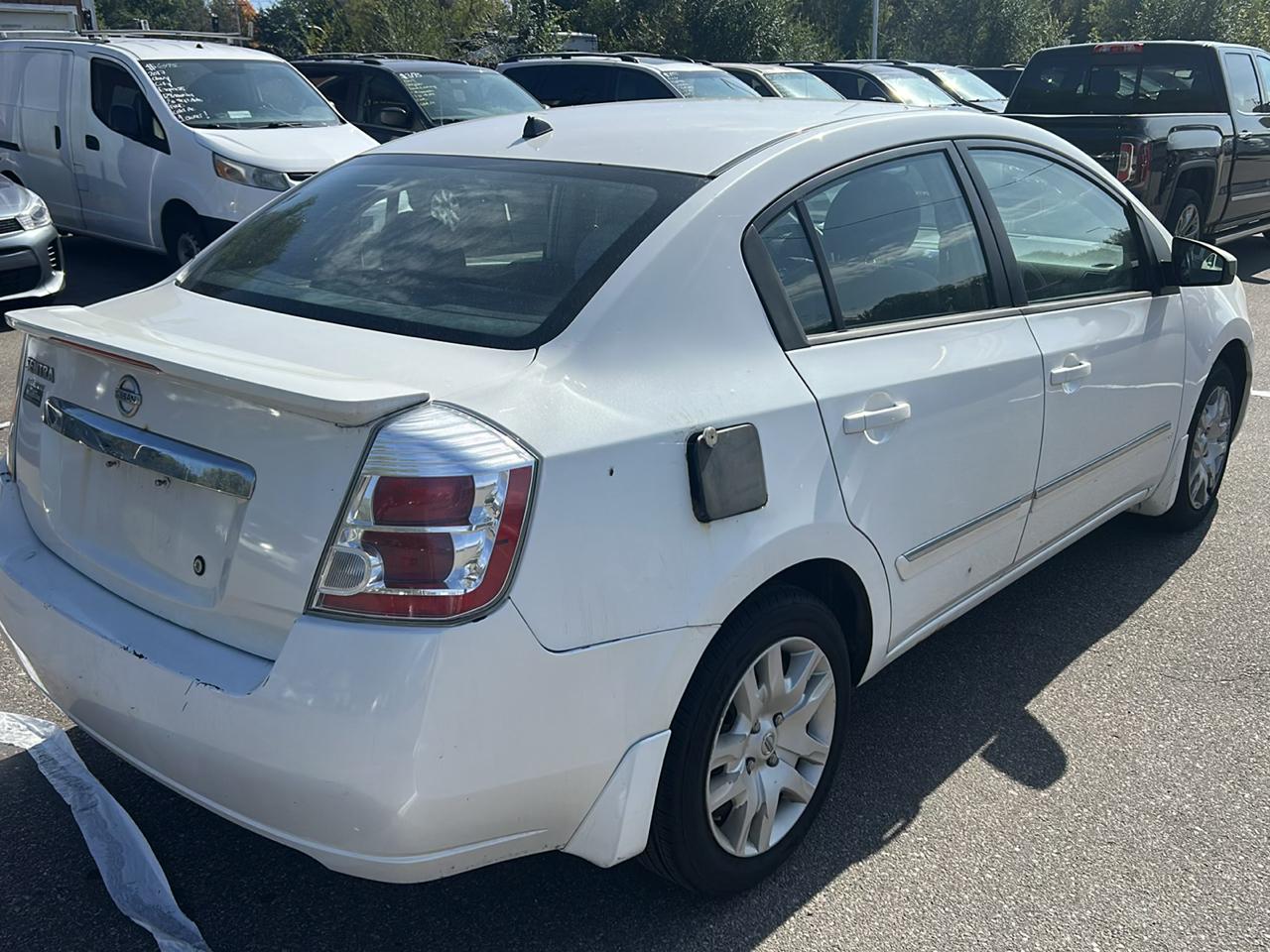 Nissan Sentra 4dr Sdn I4 CVT 2.0 S 2011