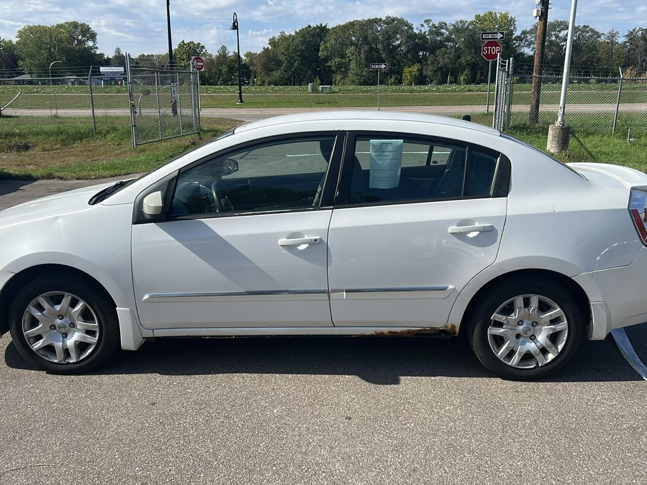 Nissan Sentra 4dr Sdn I4 CVT 2.0 S 2011